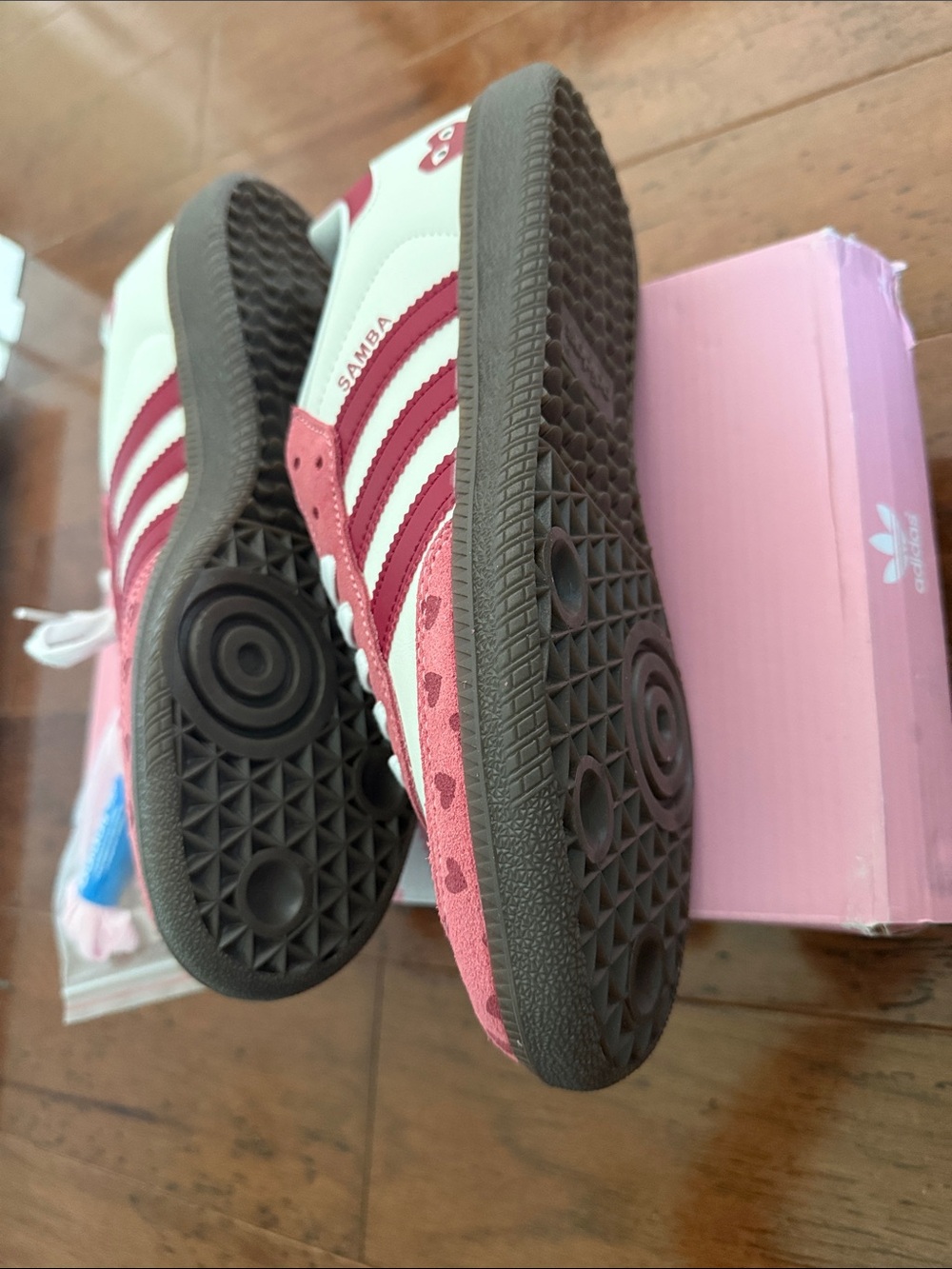 adidas Pink and White Heart-Print Low-Top Sneakers - Picture 3 of 7